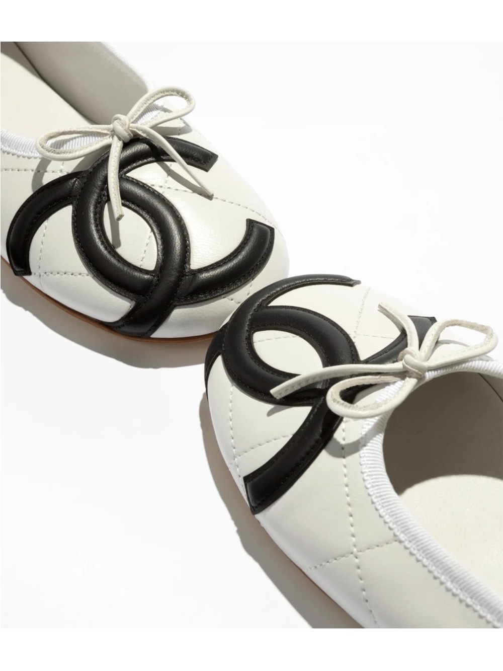 Chanel 26M Coco Beach Cambon White Black CC XL Logo Ballet Ballerina Flat 38 - Picture 6 of 15